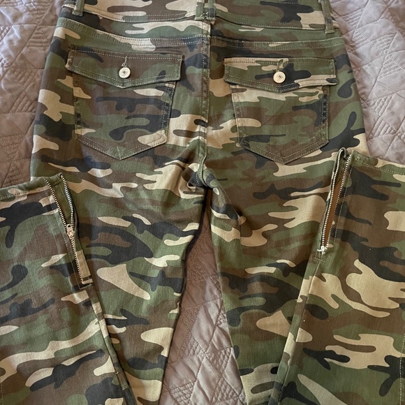 Camo pants forever 21 - Picture 3 of 3